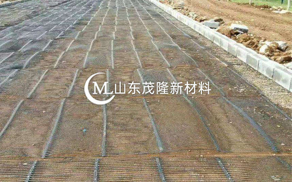 《三清高速》土工格柵、土工布施工