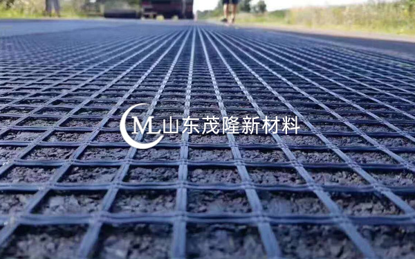 《濟(jì)青高速改擴(kuò)建》玻纖鋼塑格柵、抗裂貼施工