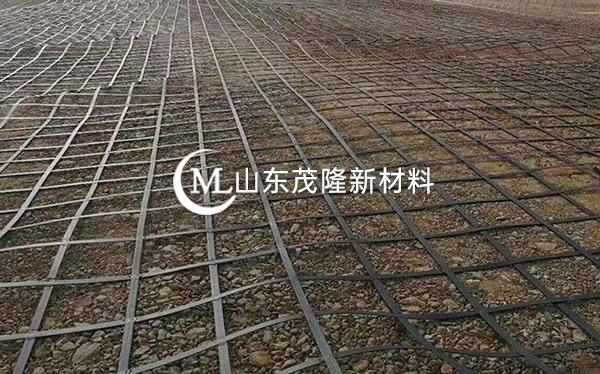 《哈牡鐵路》土工格柵、復(fù)合土工膜施工