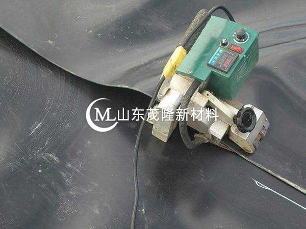 土工膜廠商生產(chǎn)防滲膜的方法