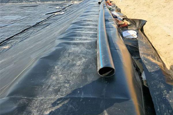 復(fù)雜地形條件下土工膜鋪設(shè)施工工藝  第1張