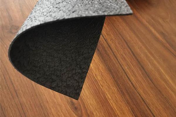 糙面土工膜在陡坡防滲工程中的關鍵作用 第1張