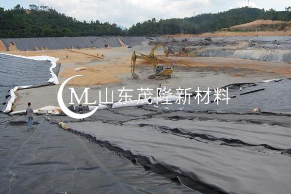 《齊齊哈爾垃圾填埋場》土工膜施工