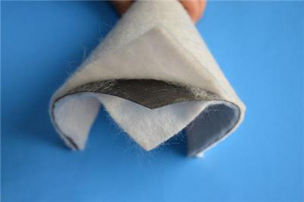 復(fù)合土工膜與傳統(tǒng)防滲材料的區(qū)別 第3張